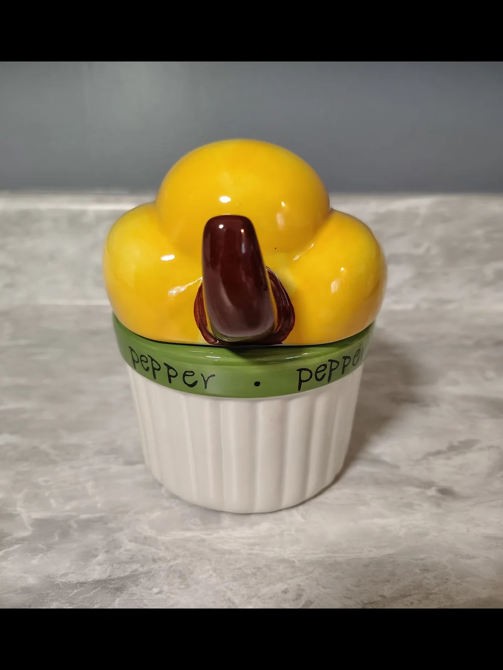 Yellow Bell Pepper Ceramic Casserole Dish